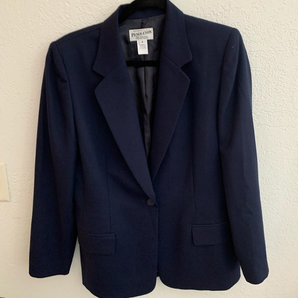 Pendleton Navy Blazer size 8     100 % virgin wool